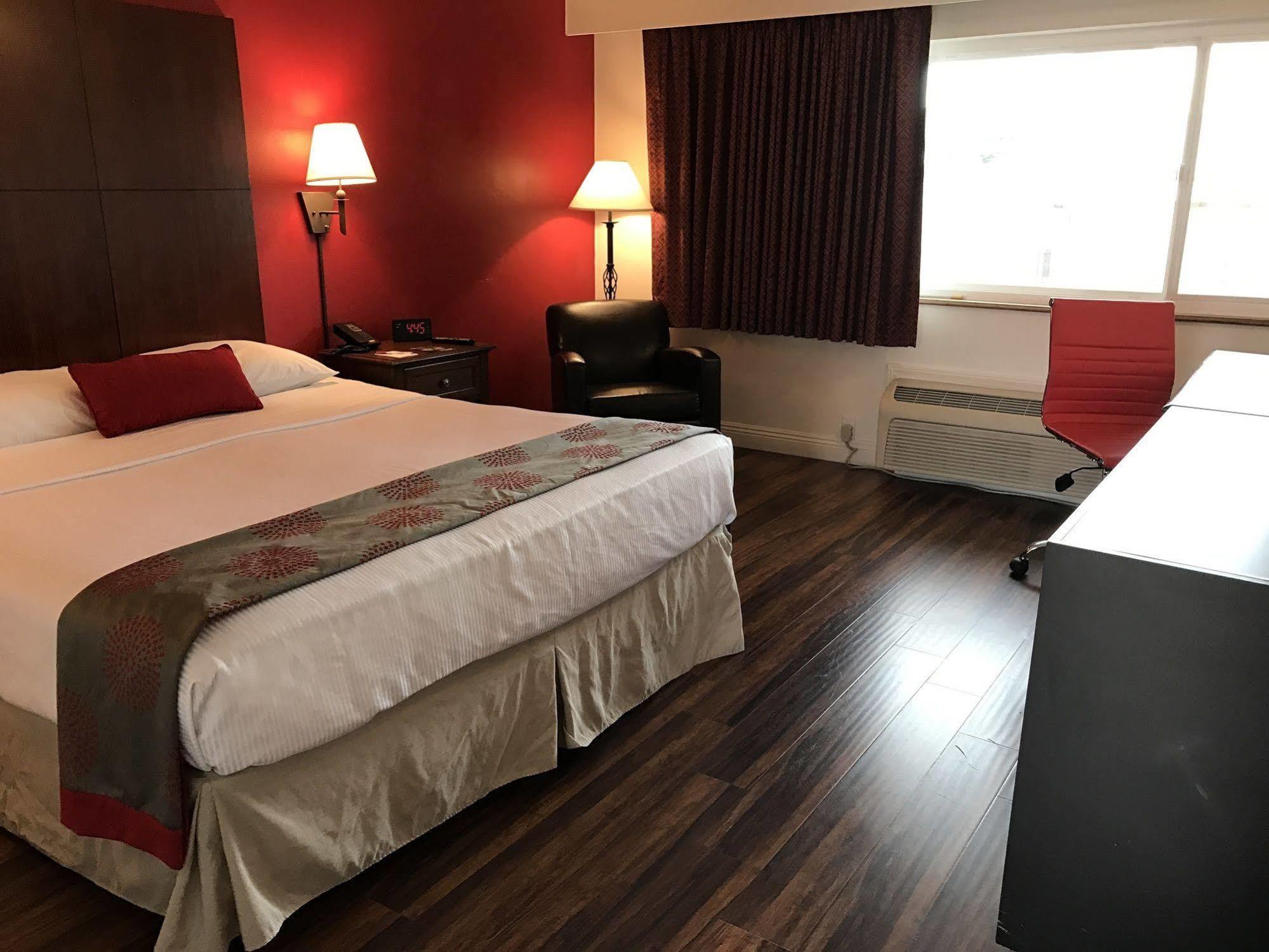 Hotel Ramada By Wyndham Torrance Extérieur photo
